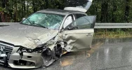 Jedna osoba ranna po czołowym zderzeniu - zdjęcie 4