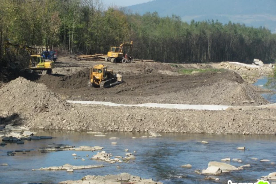 Budują ostatnie progi zwalniające - zdjęcie 3
