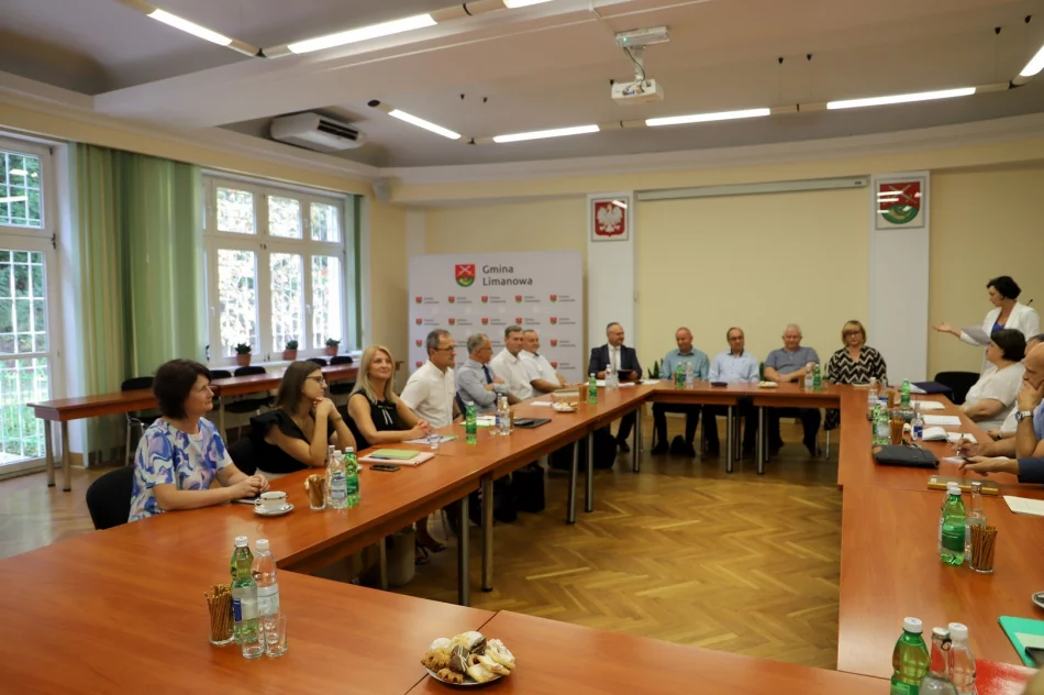 Wręczenie awansów nauczycielom oraz powierzenie stanowisk dyrektorom - zdjęcie 9