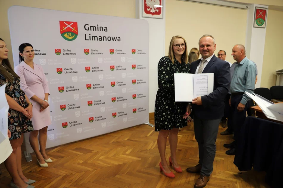  Wręczenie awansów nauczycielom oraz powierzenie stanowisk dyrektorom - zdjęcie 17