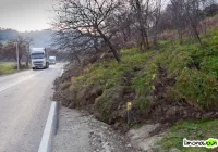 Osuwisko wychodzi na wyremontowaną drogę - zdjęcie główne