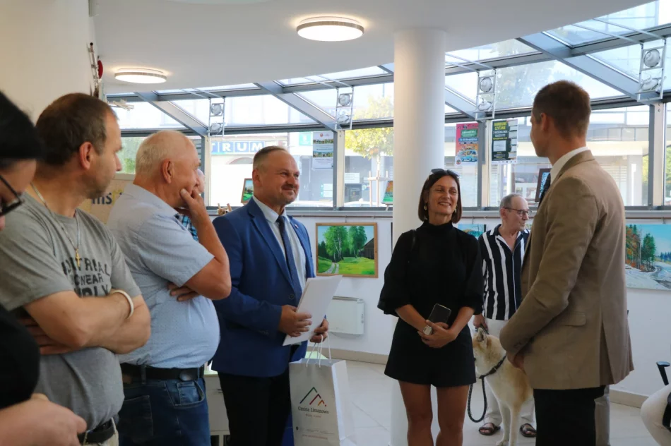 Wernisaż prac Krzysztofa Kuczaja pt. „W promieniach Słońca" - zdjęcie 10