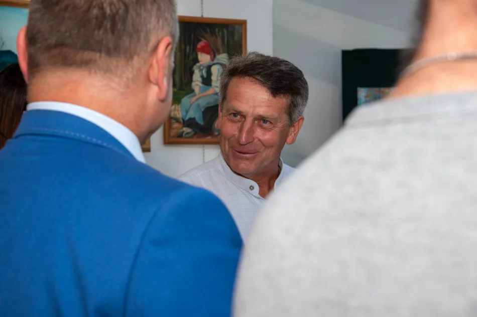 Wernisaż prac Krzysztofa Kuczaja pt. „W promieniach Słońca" - zdjęcie 14