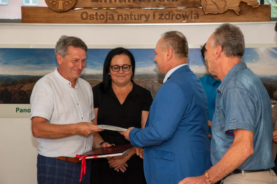 Wernisaż prac Krzysztofa Kuczaja pt. „W promieniach Słońca" - zdjęcie 19