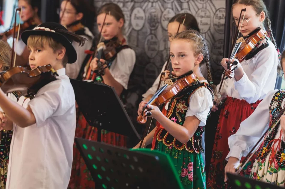 „Co grali nasi dziadkowie” – koncert muzyki lachowskiej w Muzeum Regionalnym Ziemi Limanowskiej - zdjęcie 2