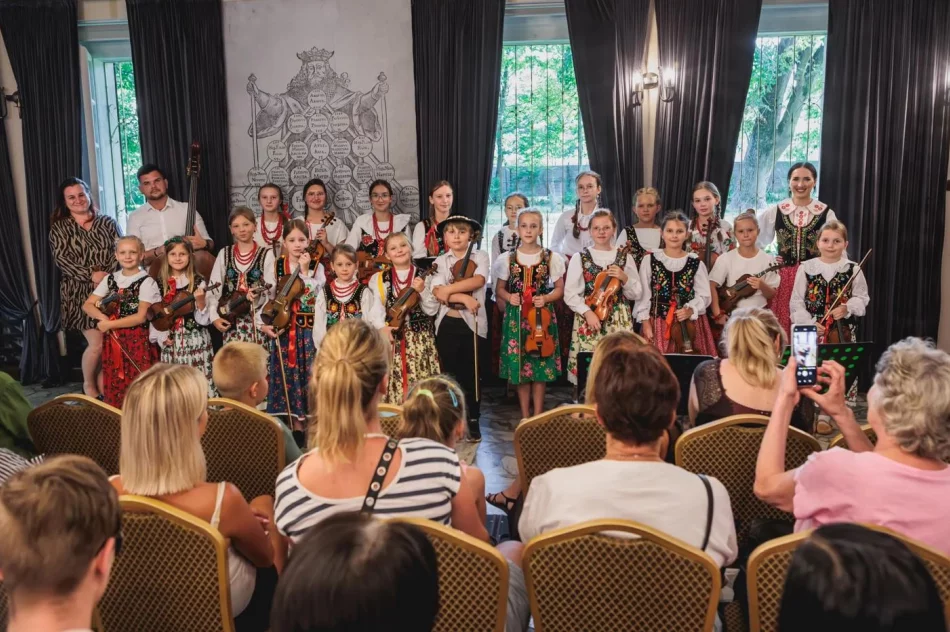 „Co grali nasi dziadkowie” – koncert muzyki lachowskiej w Muzeum Regionalnym Ziemi Limanowskiej - zdjęcie 3