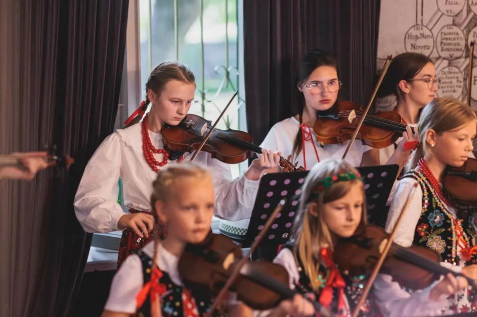 „Co grali nasi dziadkowie” – koncert muzyki lachowskiej w Muzeum Regionalnym Ziemi Limanowskiej - zdjęcie 4