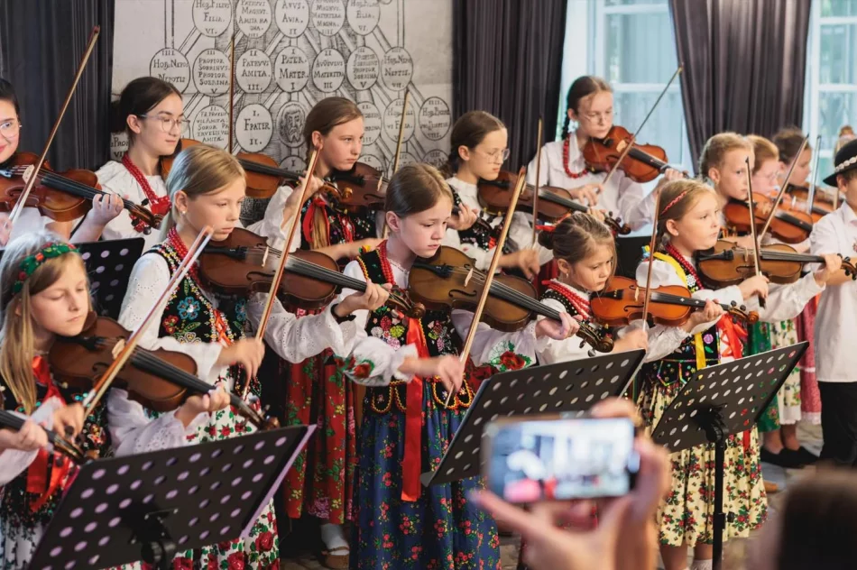 „Co grali nasi dziadkowie” – koncert muzyki lachowskiej w Muzeum Regionalnym Ziemi Limanowskiej - zdjęcie 7