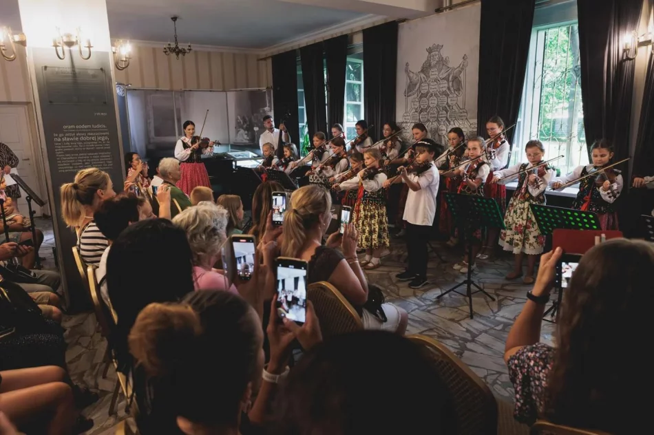 „Co grali nasi dziadkowie” – koncert muzyki lachowskiej w Muzeum Regionalnym Ziemi Limanowskiej - zdjęcie 8