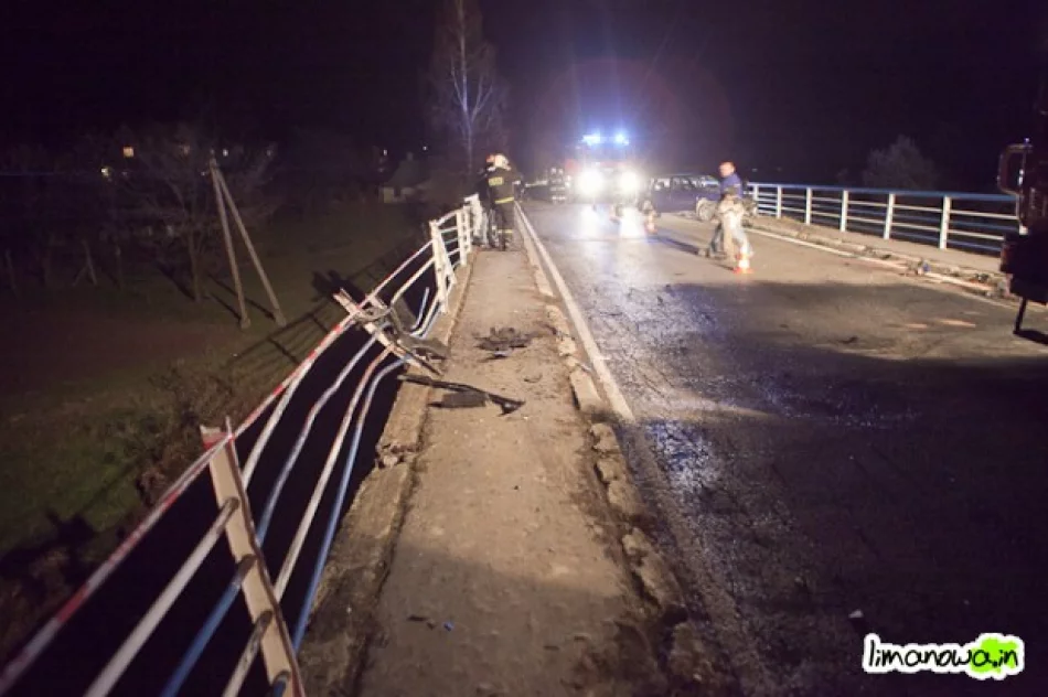 Uderzył w barierę mostu – duże szczęście podróżujących - zdjęcie 2
