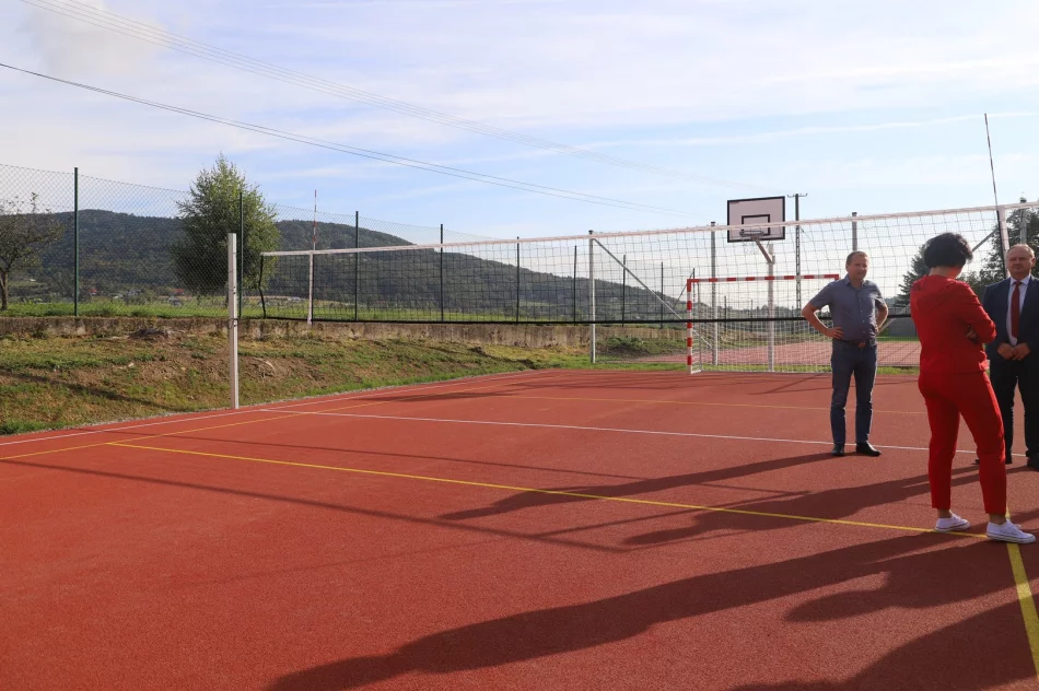Odebrano nowy obiekt rekreacyjno-sportowy przy Szkole Podstawowej w Pasierbcu - zdjęcie 5