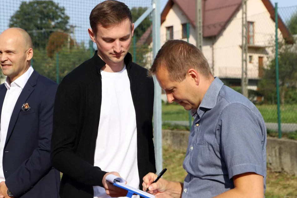 Odebrano nowy obiekt rekreacyjno-sportowy przy Szkole Podstawowej w Pasierbcu - zdjęcie 12
