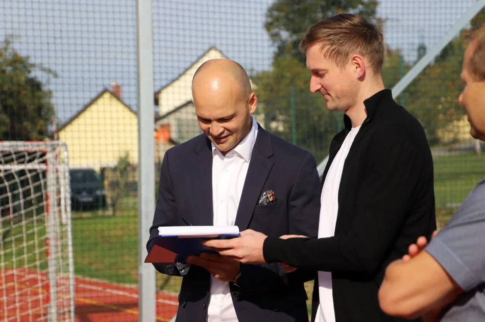 Odebrano nowy obiekt rekreacyjno-sportowy przy Szkole Podstawowej w Pasierbcu - zdjęcie 13