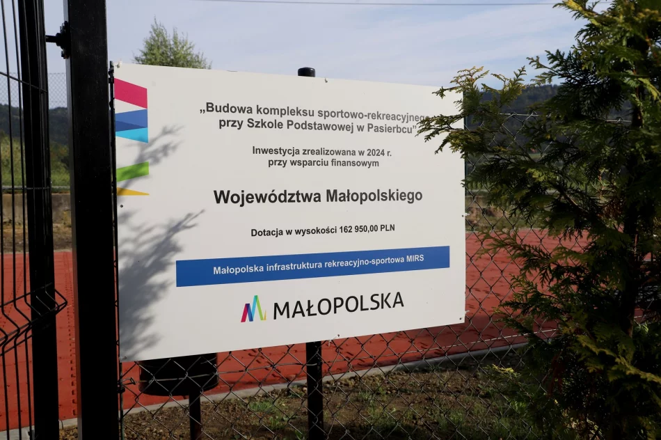 Odebrano nowy obiekt rekreacyjno-sportowy przy Szkole Podstawowej w Pasierbcu - zdjęcie 17