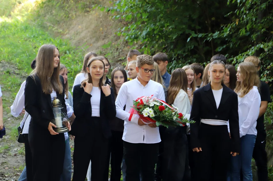 Złożenie kwiatów i zniczy w 85 rocznicę pierwszej egzekucji mieszkańców Limanowej - zdjęcie 3