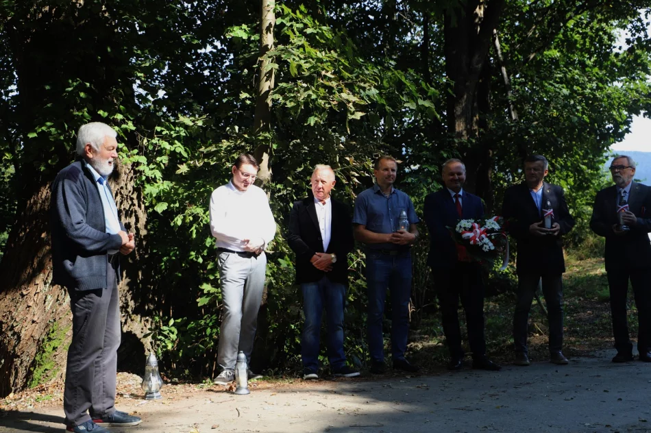 Złożenie kwiatów i zniczy w 85 rocznicę pierwszej egzekucji mieszkańców Limanowej - zdjęcie 19