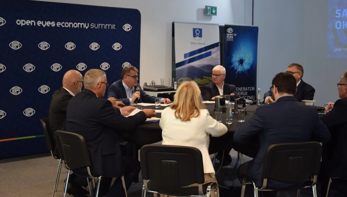 Samorządowy okrągły stół/fot.: UG Dobra
