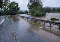 Premier: sytuacja dramatyczna w wielu miejscach; pierwsza ofiara śmiertelna powodzi - zdjęcie główne