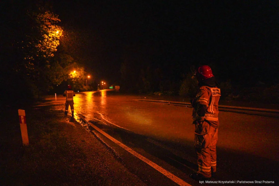Premier: sytuacja dramatyczna w wielu miejscach; pierwsza ofiara śmiertelna powodzi - zdjęcie 2