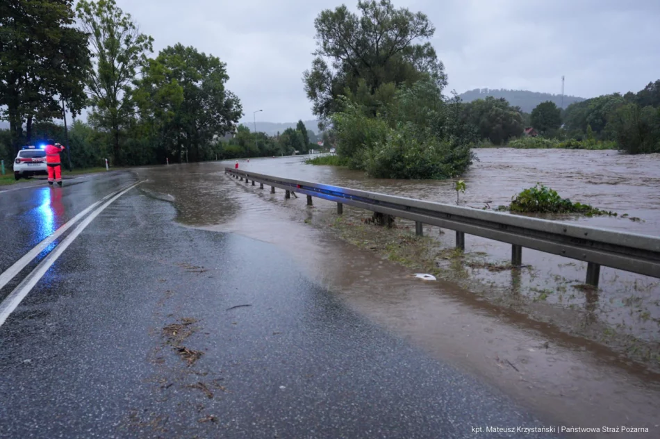 Premier: sytuacja dramatyczna w wielu miejscach; pierwsza ofiara śmiertelna powodzi - zdjęcie 4