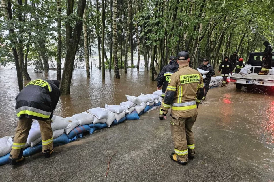 Premier: sytuacja dramatyczna w wielu miejscach; pierwsza ofiara śmiertelna powodzi - zdjęcie 6