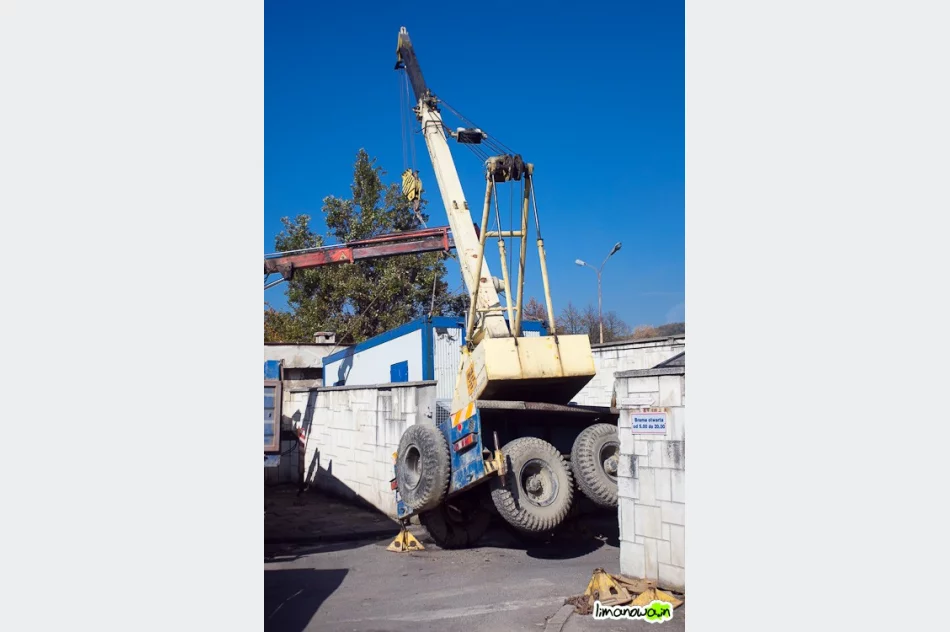 Wypadek podczas pracy dźwigu - zdjęcie 2