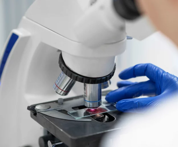 Spadek zachorowań na krztusiec i gruźlicę, wzrost zakażeń HIV i kiłą - zdjęcie główne