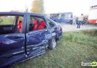 Zderzenie samochodu osobowego i kursowego busa - zdjęcie główne