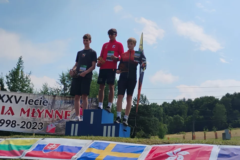 Pracowite wakacje za klubem z Młynnego - zdjęcie 9