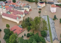 Rząd zamierza wprowadzić stan klęski żywiołowej; zalane miasta zamykają przedszkola, szkoły, sądy - zdjęcie główne