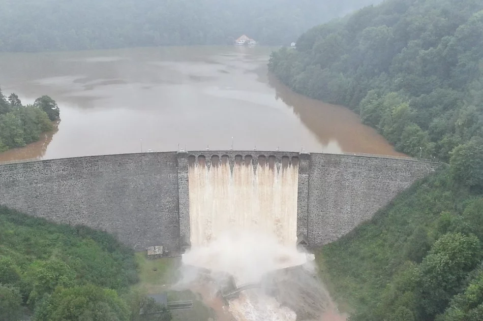 Dolnośląskie/ Straż pożarna: teraz już tylko ewakuujemy ludzi; inne działania na drugim planie - zdjęcie 20
