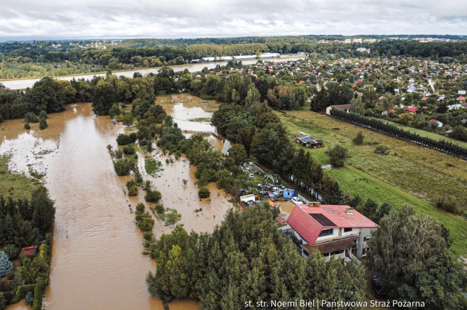 Dolnośląskie/ Straż pożarna: teraz już tylko ewakuujemy ludzi; inne działania na drugim planie - zdjęcie 14