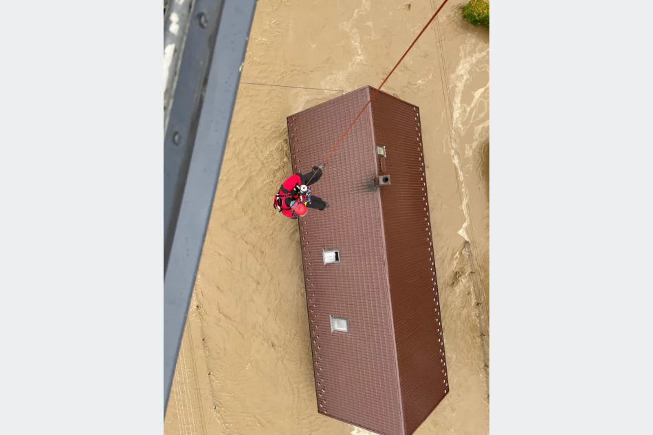 Dolnośląskie/ Straż pożarna: teraz już tylko ewakuujemy ludzi; inne działania na drugim planie - zdjęcie 8