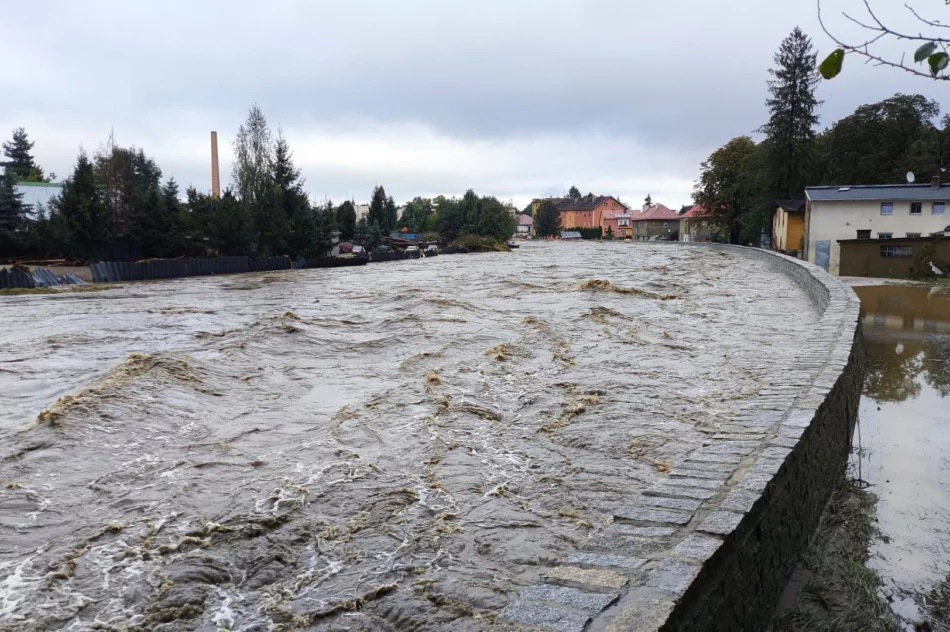 Dolnośląskie/ Straż pożarna: teraz już tylko ewakuujemy ludzi; inne działania na drugim planie - zdjęcie 5