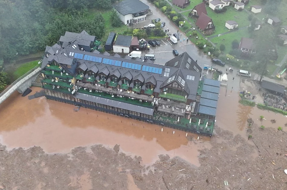 Dolnośląskie/ Straż pożarna: teraz już tylko ewakuujemy ludzi; inne działania na drugim planie - zdjęcie 3