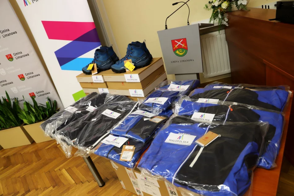 Uroczyste przekazanie umundurowania bojowego dla Ochotniczych Straży Pożarnych - zdjęcie 3