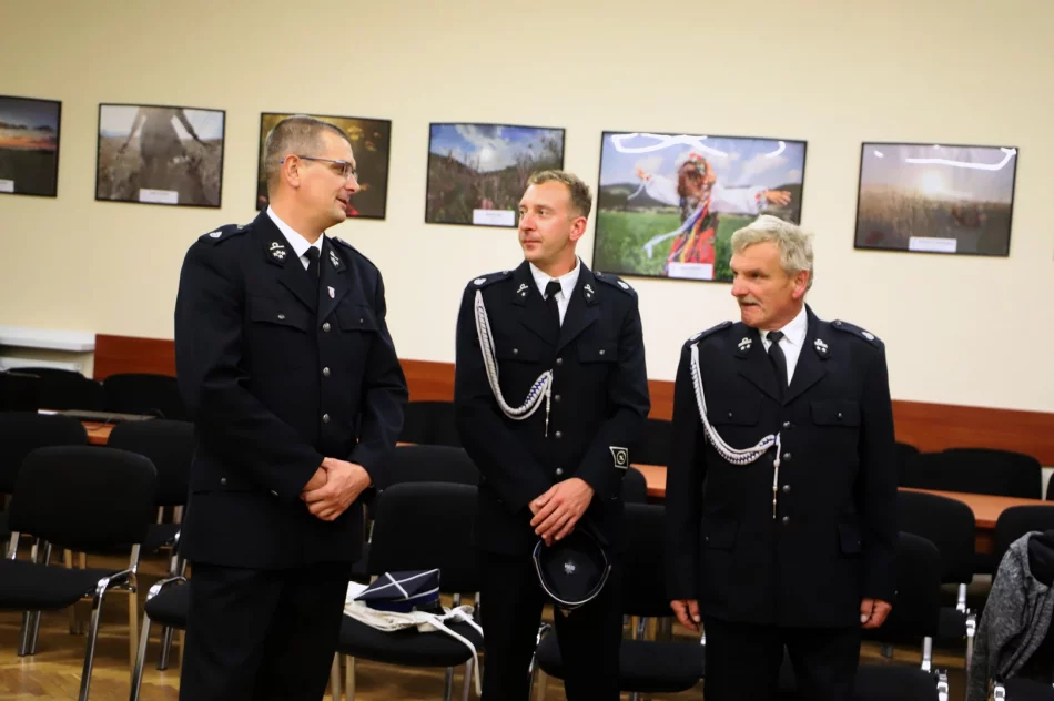 Uroczyste przekazanie umundurowania bojowego dla Ochotniczych Straży Pożarnych - zdjęcie 8