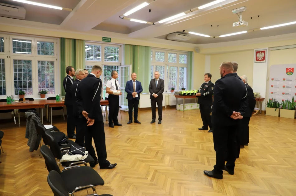 Uroczyste przekazanie umundurowania bojowego dla Ochotniczych Straży Pożarnych - zdjęcie 12