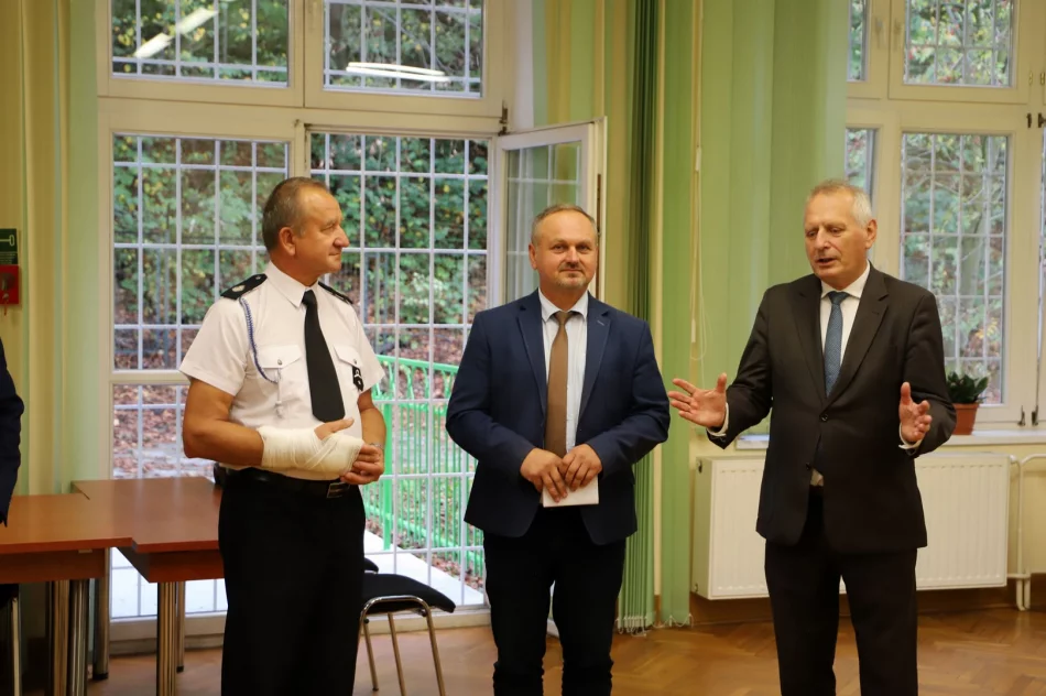 Uroczyste przekazanie umundurowania bojowego dla Ochotniczych Straży Pożarnych - zdjęcie 13