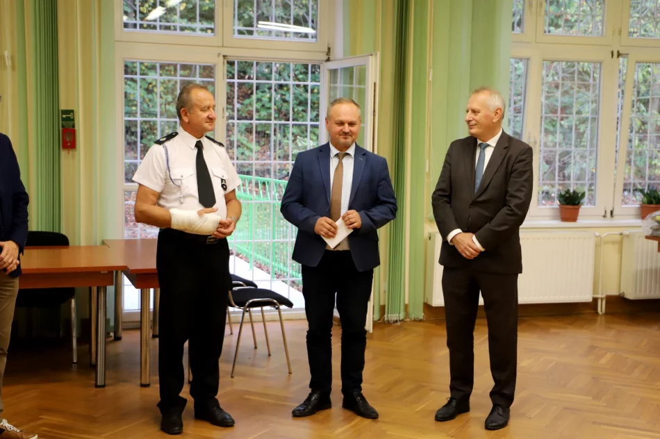 Uroczyste przekazanie umundurowania bojowego dla Ochotniczych Straży Pożarnych - zdjęcie 15