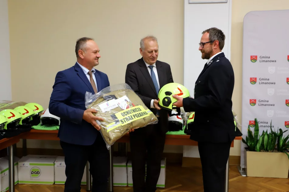 Uroczyste przekazanie umundurowania bojowego dla Ochotniczych Straży Pożarnych - zdjęcie 20