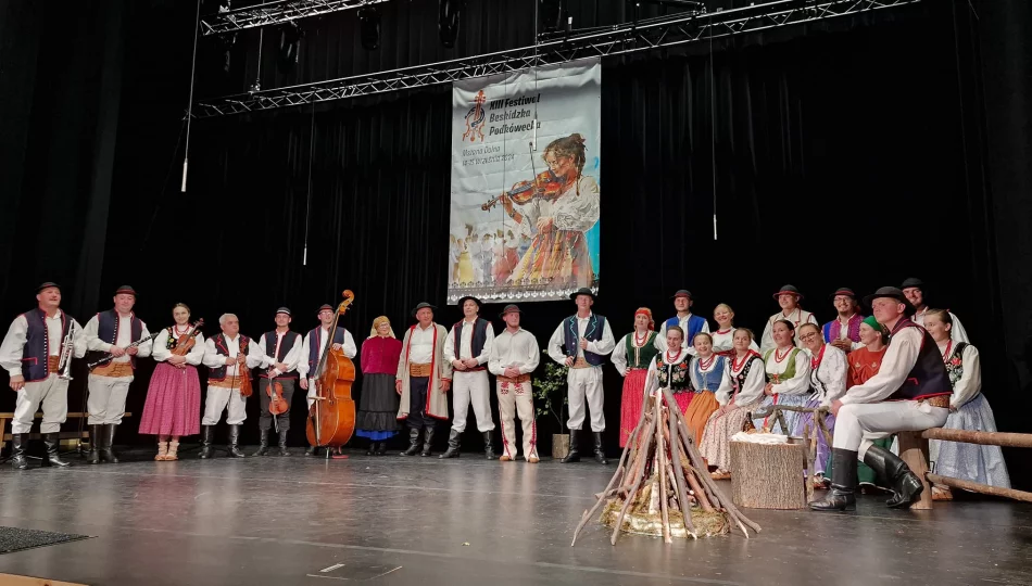 Odbył się XIII Festiwal Zespołów Regionalnych Beskidu Wyspowego „Beskidzka Podkówecka” - zdjęcie 1