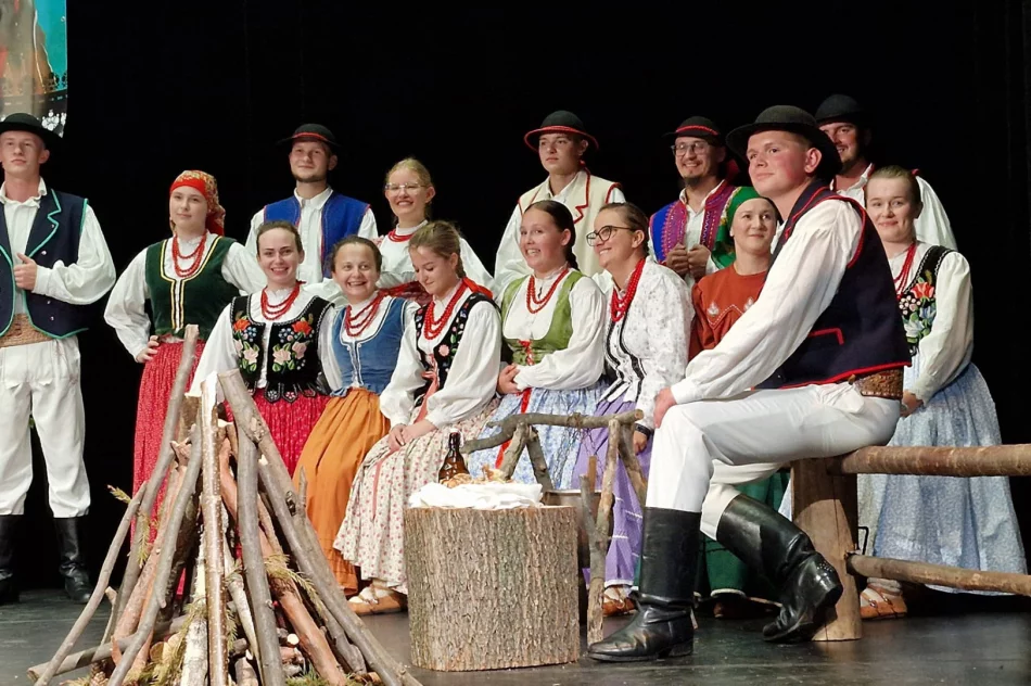 Odbył się XIII Festiwal Zespołów Regionalnych Beskidu Wyspowego „Beskidzka Podkówecka” - zdjęcie 3