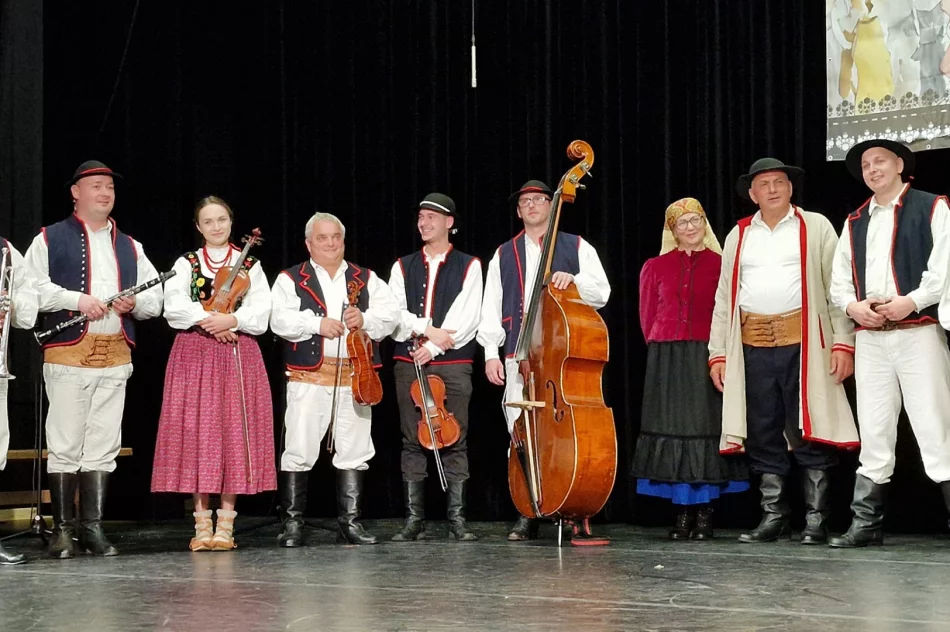 Odbył się XIII Festiwal Zespołów Regionalnych Beskidu Wyspowego „Beskidzka Podkówecka” - zdjęcie 5