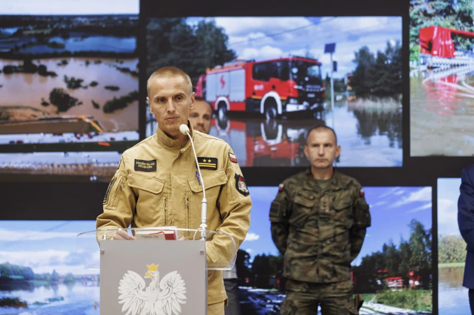 ​Podsumowanie sytuacji w Małopolsce – mobilizacja służb i apel o ostrożność wobec oszustw - zdjęcie 4