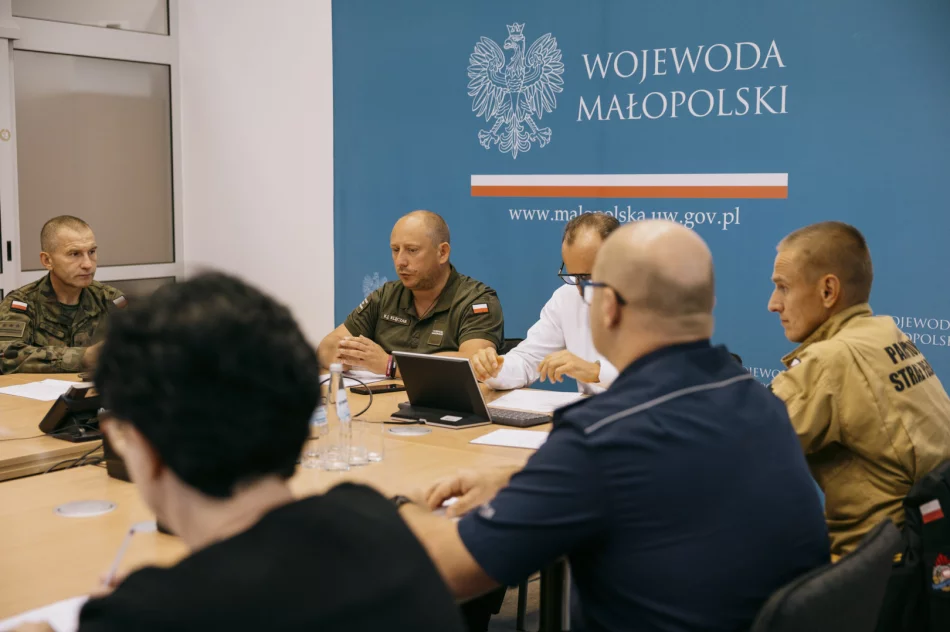 ​Podsumowanie sytuacji w Małopolsce – mobilizacja służb i apel o ostrożność wobec oszustw - zdjęcie 9