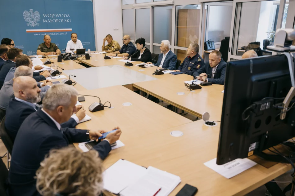 ​Podsumowanie sytuacji w Małopolsce – mobilizacja służb i apel o ostrożność wobec oszustw - zdjęcie 10