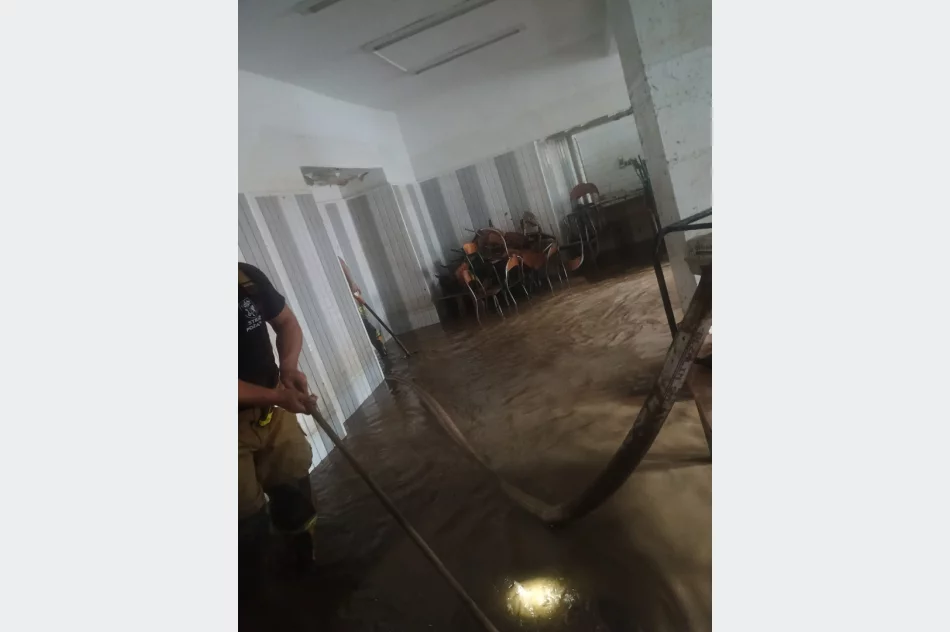 Strażacy z Limanowszczyzny niosą pomoc powodzianom w Głuchołazach (ZDJĘCIA) - zdjęcie 5