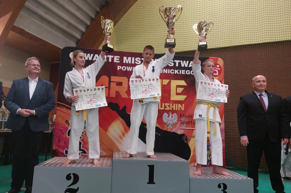Udany wyjazd limanowskich karateków do Rybnika - zdjęcie 4