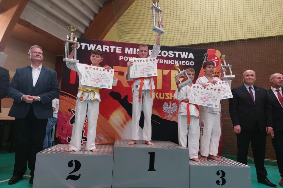 Udany wyjazd limanowskich karateków do Rybnika - zdjęcie 8